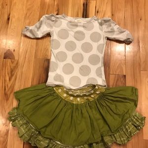 Persnickety skirt and shirt. Complete outfit.